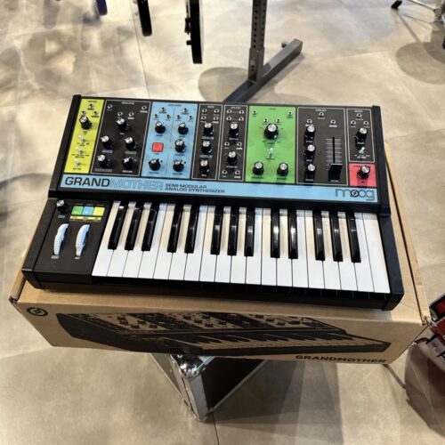 MOOG GRANDMOTHER SYNTH SEMI MODULARE ANALOGICO USATO