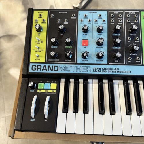 MOOG GRANDMOTHER SYNTH SEMI MODULARE ANALOGICO USATO