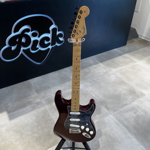 FENDER ASSEMBLATA WINE RED CHITARRA ELETTRICA USATO