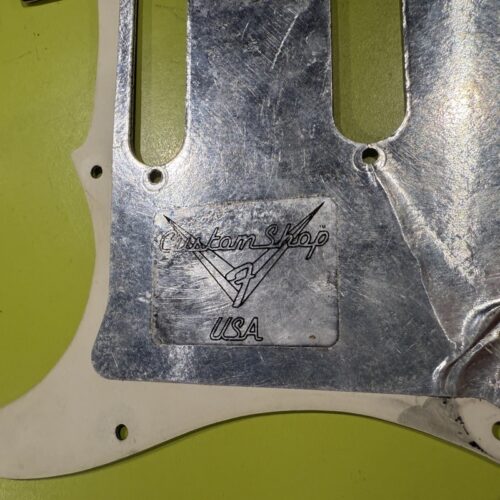 FENDER CUSTOM SHOP PERLOID BATTIPENNA PER STRATOCASTER 4 STRATI USATO