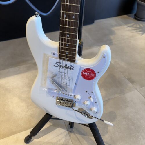 SQUIER BULLET STRATOCASTER LAUREL FRETBOARD ARCTIC WHITE B-Stock