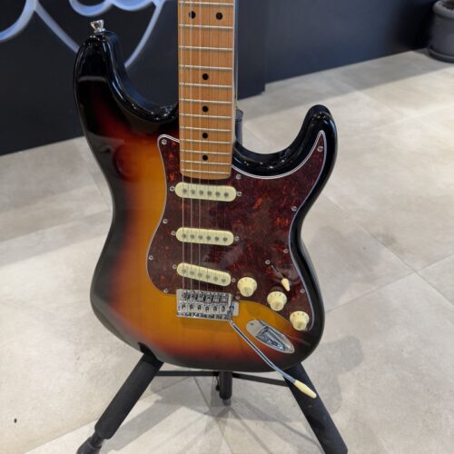 EKO S300V CHITARRA ELETTRICA SUNBURST TIPO STRATOCASTER B-Stock