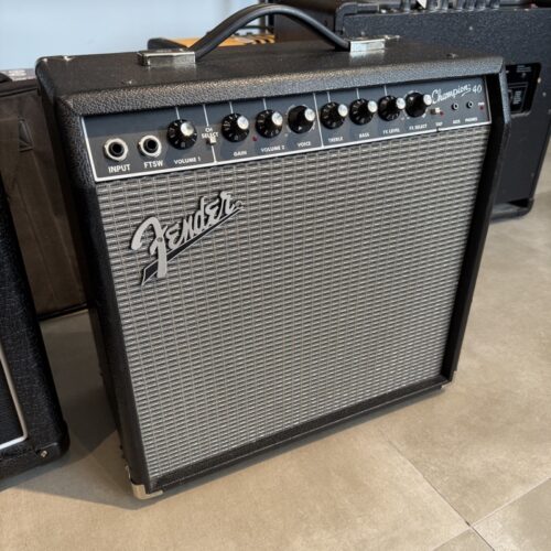 FENDER CHAMPION 40 AMPLIFICATORE COMBO PER CHITARRA ELETTRICA USATO