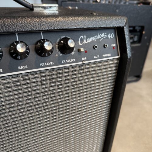 FENDER CHAMPION 40 AMPLIFICATORE COMBO PER CHITARRA ELETTRICA USATO