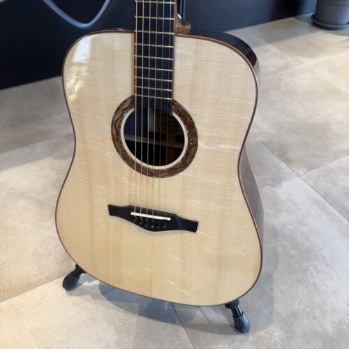 EKO WOW D800SR CHITARRA ACUSTICA ELETTRIFICATA B-Stock