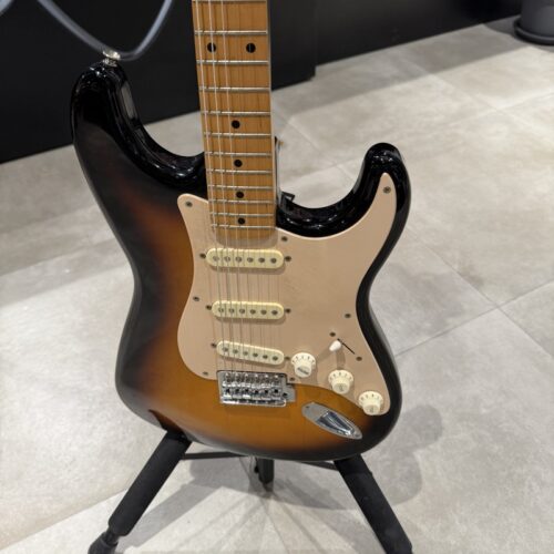 SQUIER AFFINITY STRATOCASTER CHITARRA ELETTRICA 2 TONE SUNBURST USATO