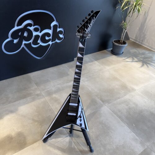 JACKSON JS32 RHOADS BLACK WITH WHITE BAVELS B-Stock